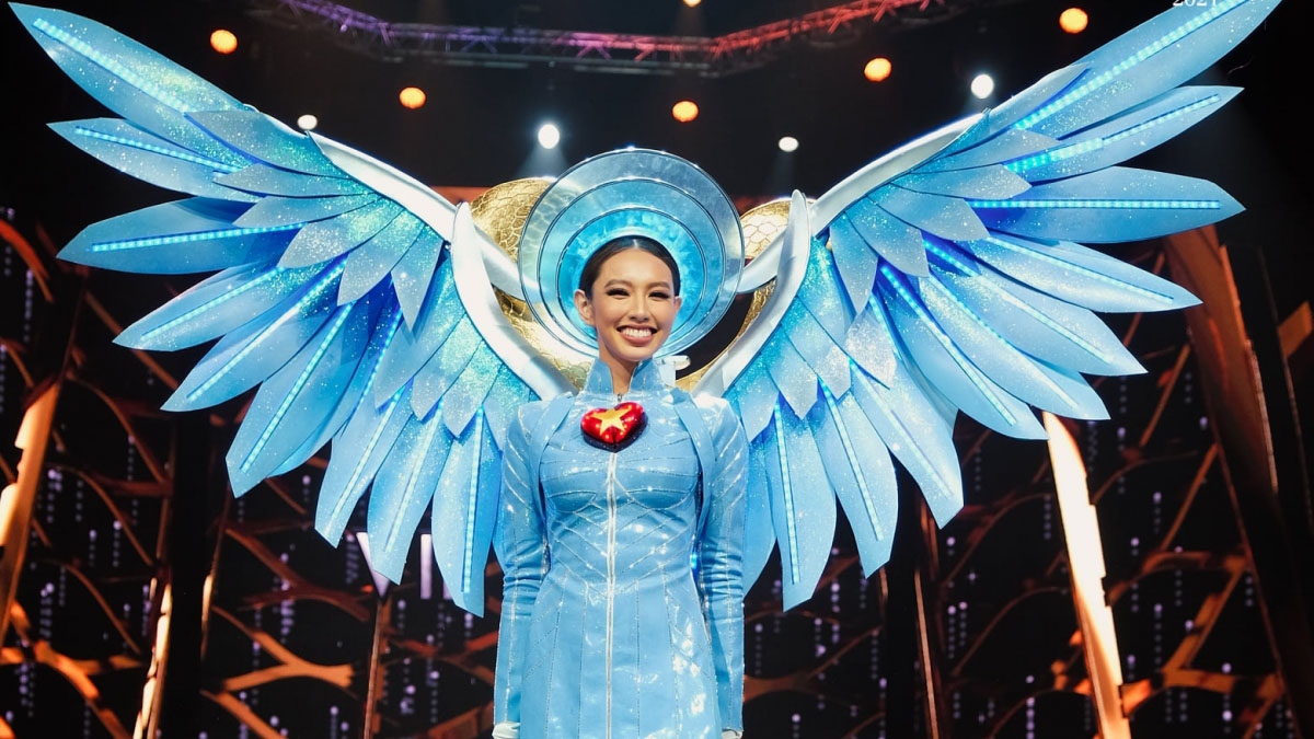 Thuy Tien displays national costume at Miss Grand International